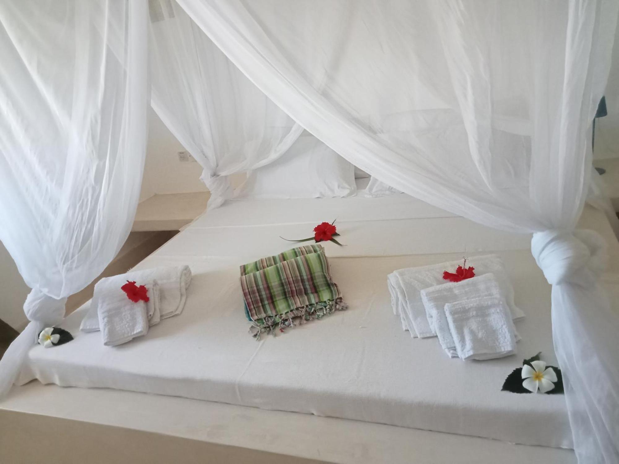 Shira House Bed & Breakfast Ватаму Екстериор снимка