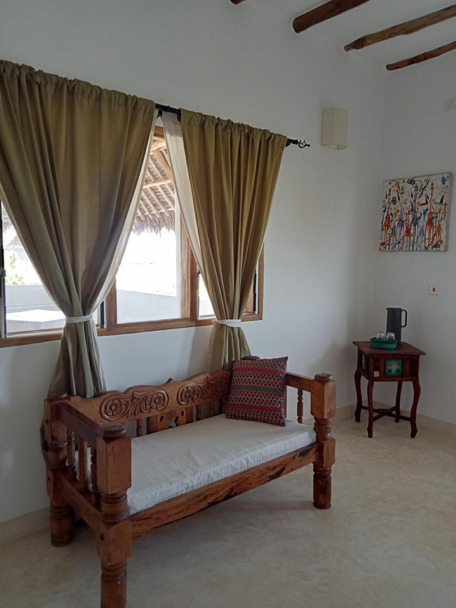 Shira House Bed & Breakfast Ватаму Екстериор снимка