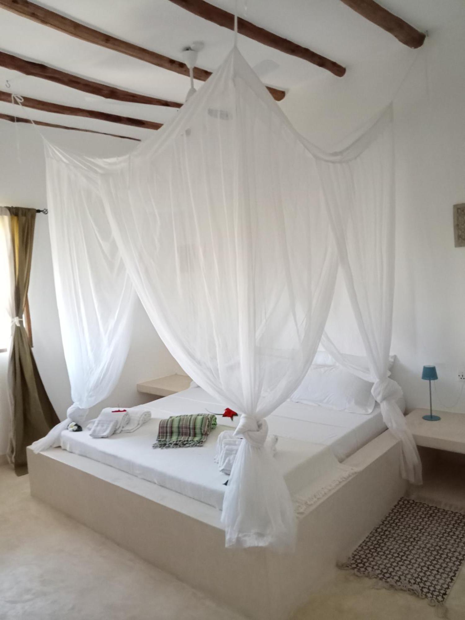 Shira House Bed & Breakfast Ватаму Екстериор снимка