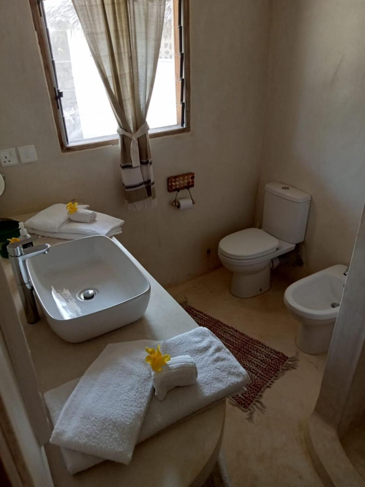Shira House Bed & Breakfast Ватаму Екстериор снимка