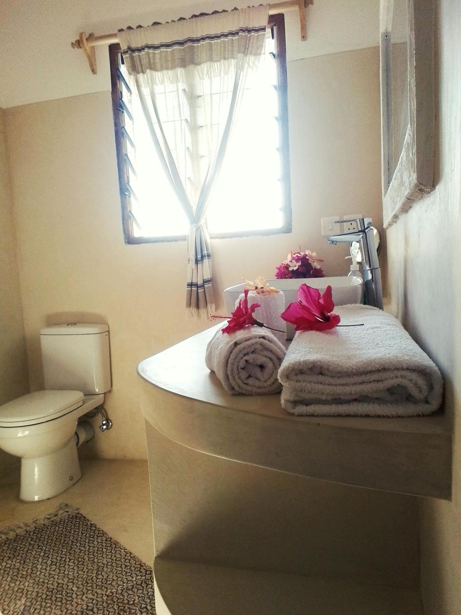 Shira House Bed & Breakfast Ватаму Екстериор снимка