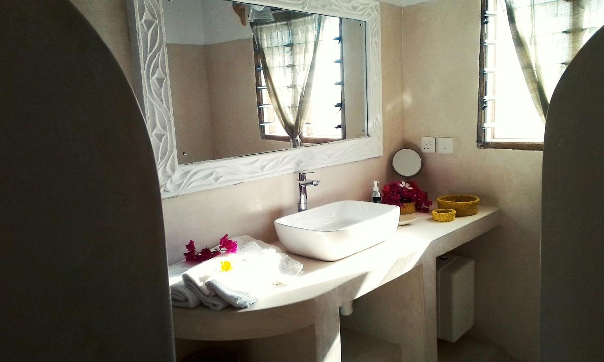 Shira House Bed & Breakfast Ватаму Екстериор снимка