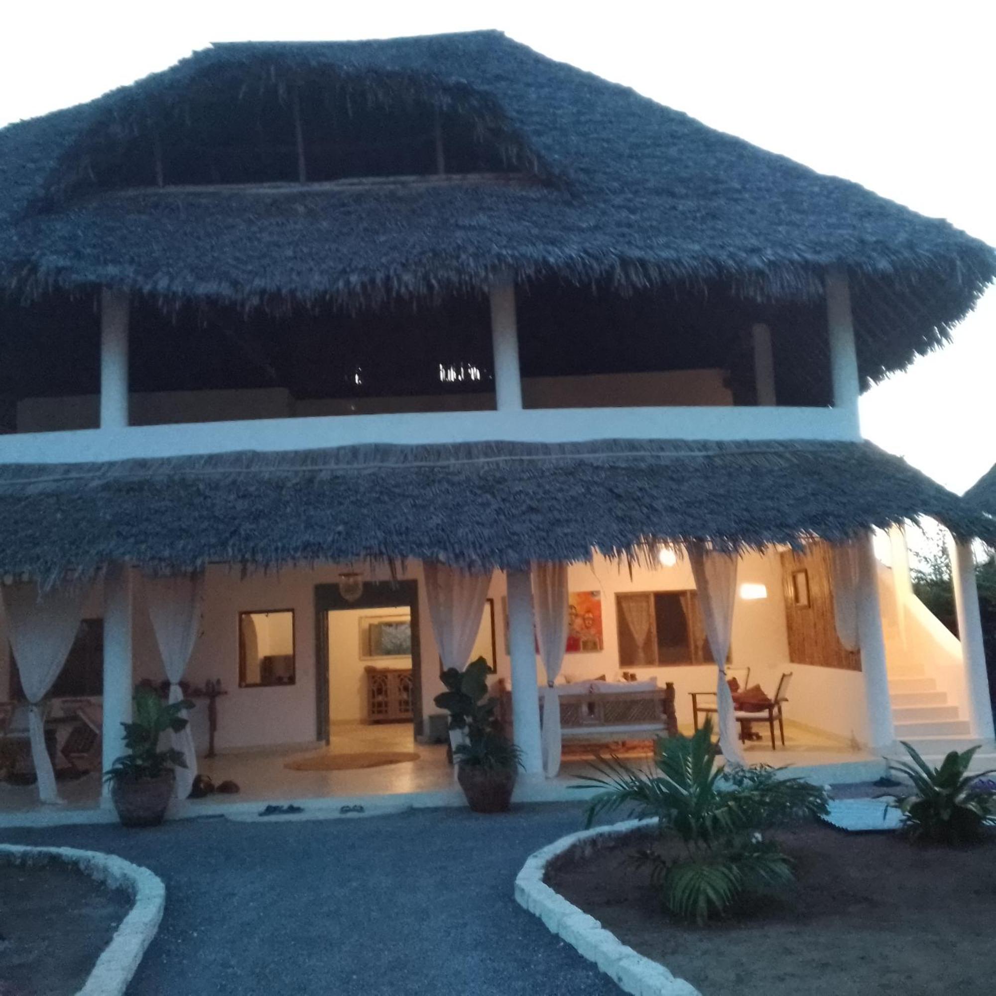 Shira House Bed & Breakfast Ватаму Екстериор снимка