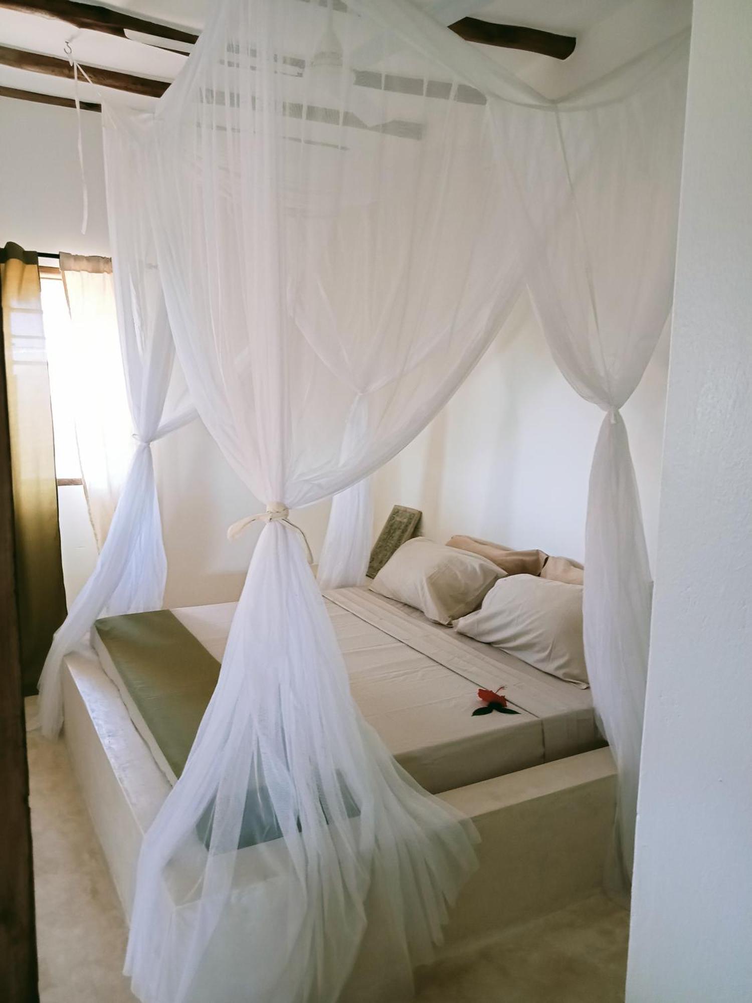 Shira House Bed & Breakfast Ватаму Екстериор снимка
