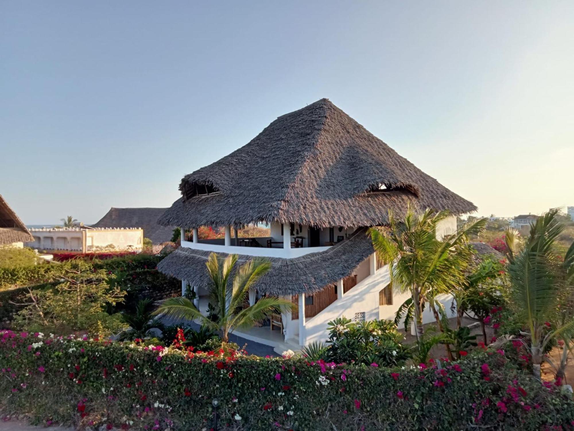 Shira House Bed & Breakfast Ватаму Екстериор снимка